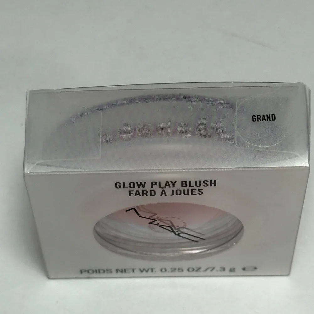 MAC GRAND Glow Play Cushiony Lightweight Buildable Blurring Blush New